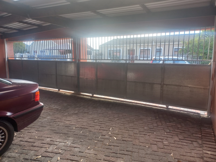 6 Bedroom Property for Sale in Woodlands Western Cape